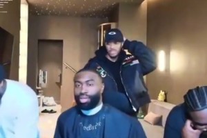 才29歲！布朗談?lì)^禿原因：都是因?yàn)樵趧P爾特人10年來(lái)壓力導(dǎo)致